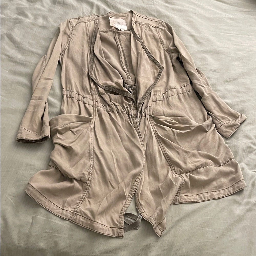 Elegant Women's Beige Trench Coat